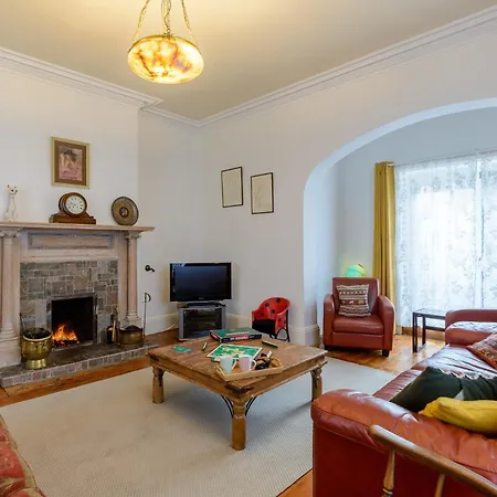 6 Bed In Richmond 6mls 52779 Holiday home