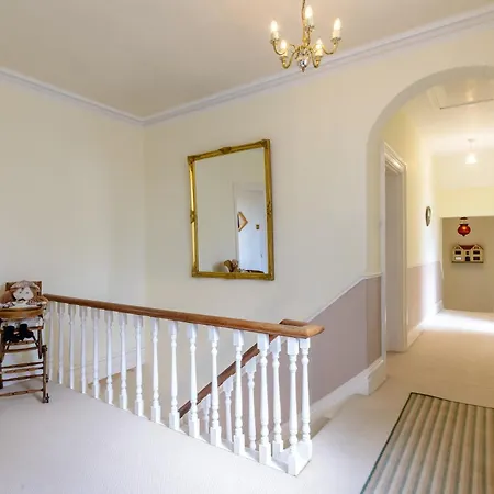 6 Bed In Richmond 6mls 52779 度假居