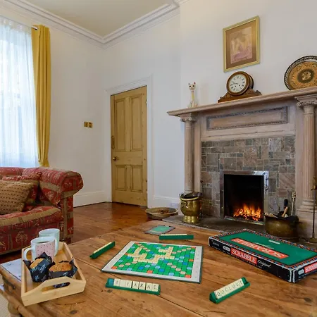 6 Bed In Richmond 6mls 52779 Holiday home *